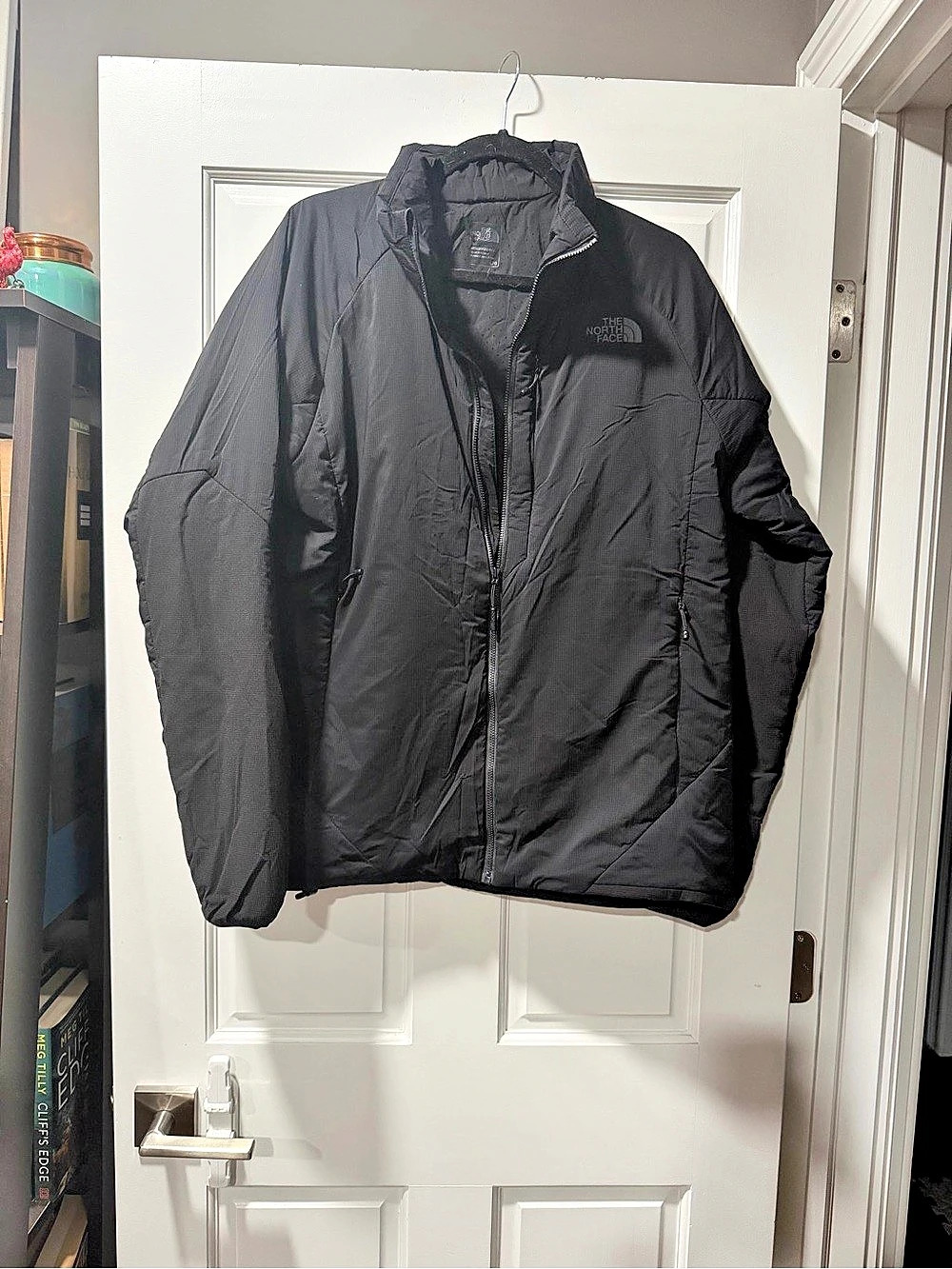 The North Face Men's Black lightweight Puffer Jacket Size Large